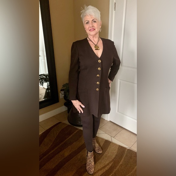 LN ST JOHN COMPACT BOUCLE TOPPER. ACTUAL COLOR IS DARK CHOCOLATE. - Picture 1 of 12